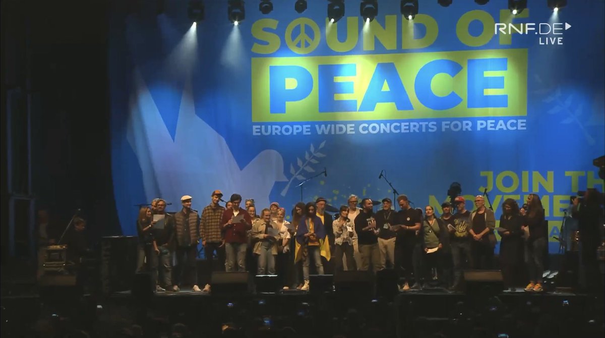 ralphkuehnl's tweet photo. Toller Abend von @SoundOfPeace in #Mannheim, zuletzt mit Laith Al-Deen, Joris und den Söhnen Mannheims im Ehrenhof des Schlosses. Danke!
@RNFde #soundofpeace #soundofpeacemannheim https://t.co/F7vJ6MVc9p