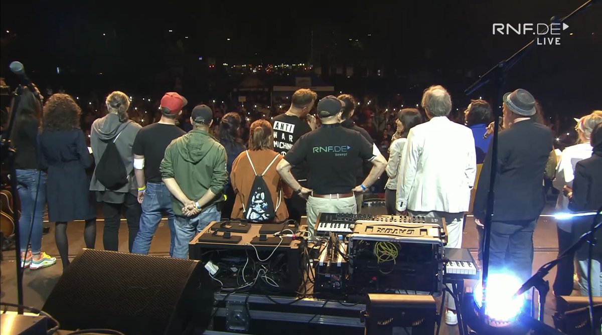 ralphkuehnl's tweet photo. Toller Abend von @SoundOfPeace in #Mannheim, zuletzt mit Laith Al-Deen, Joris und den Söhnen Mannheims im Ehrenhof des Schlosses. Danke!
@RNFde #soundofpeace #soundofpeacemannheim https://t.co/F7vJ6MVc9p