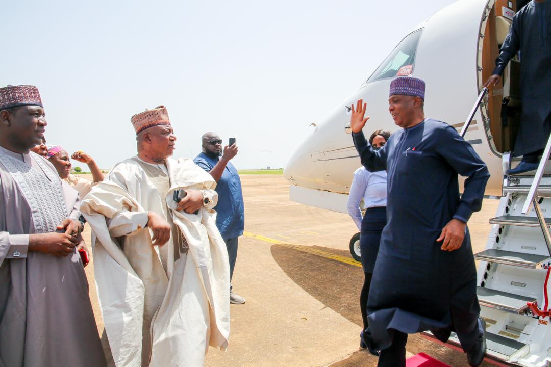 TosanBright's tweet image. Mammoth Crowd as Sen.Dr Bukola Saraki arrived Kaduna to meet with Party leaders and delegates.He is Loved by all.with him Nigeria will be great again.

#RealSolution.
#FixNigeria
#ABS2023