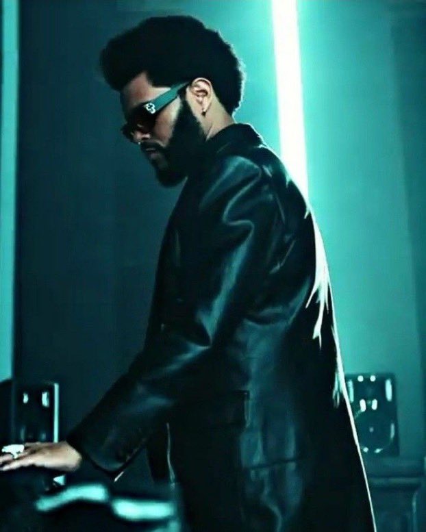 NewsWeeknd's tweet photo. .@theweeknd's 'Dawn FM' breaks the record for the biggest vinyl week in the US for an R&amp;B album in history with 34k sold. https://t.co/krknmuu6H3