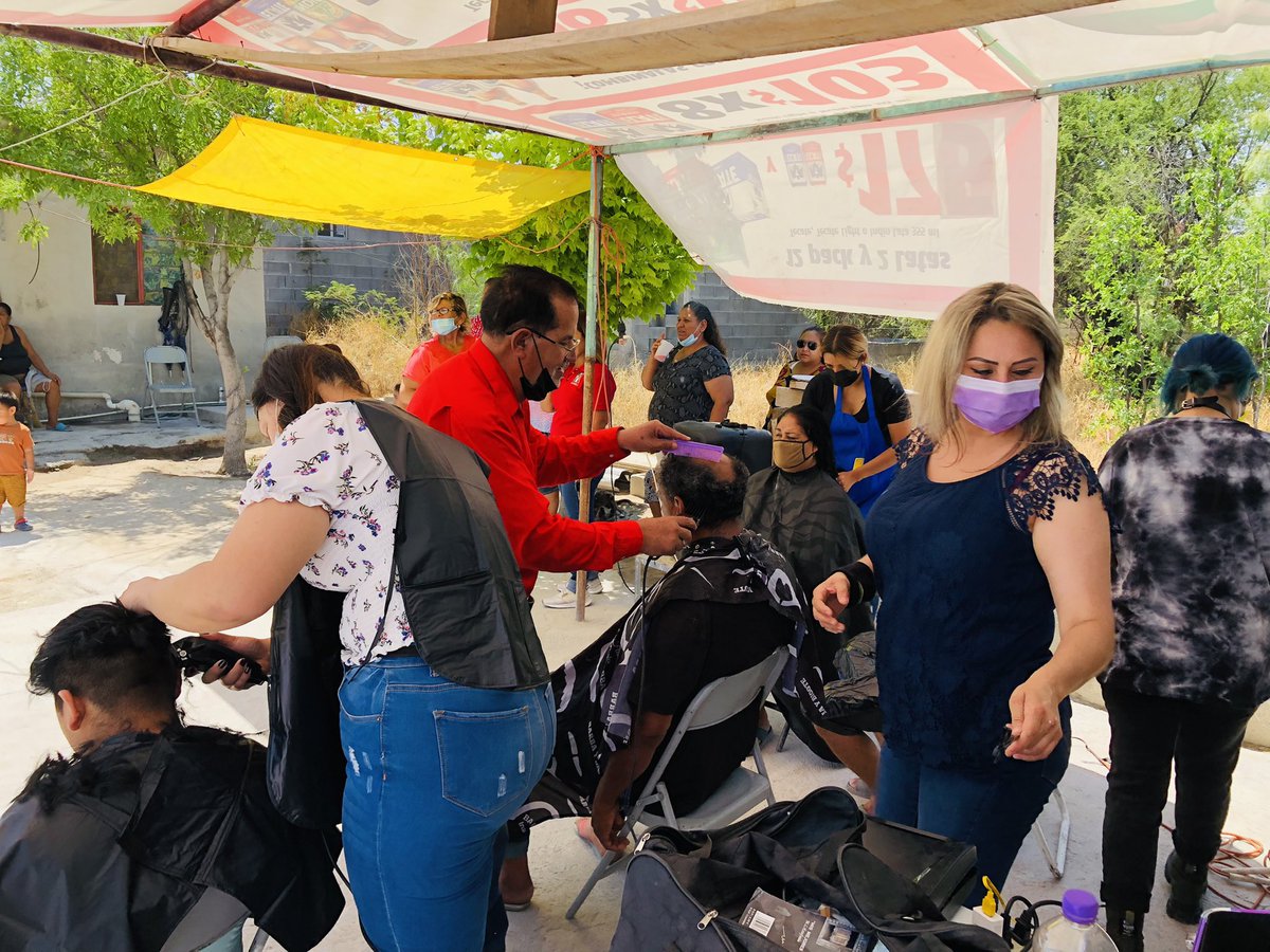 willy_schz's tweet photo. En #Monclova realizamos la #PRIgada Mx de corte de cabello gratuito ✂ 💈, en la colonia 21 de Marzo, con una gran participación ciudadana.

En #EnMovimientoJuntosSiempre #EnTodasPartes https://t.co/CO8QA64iKZ