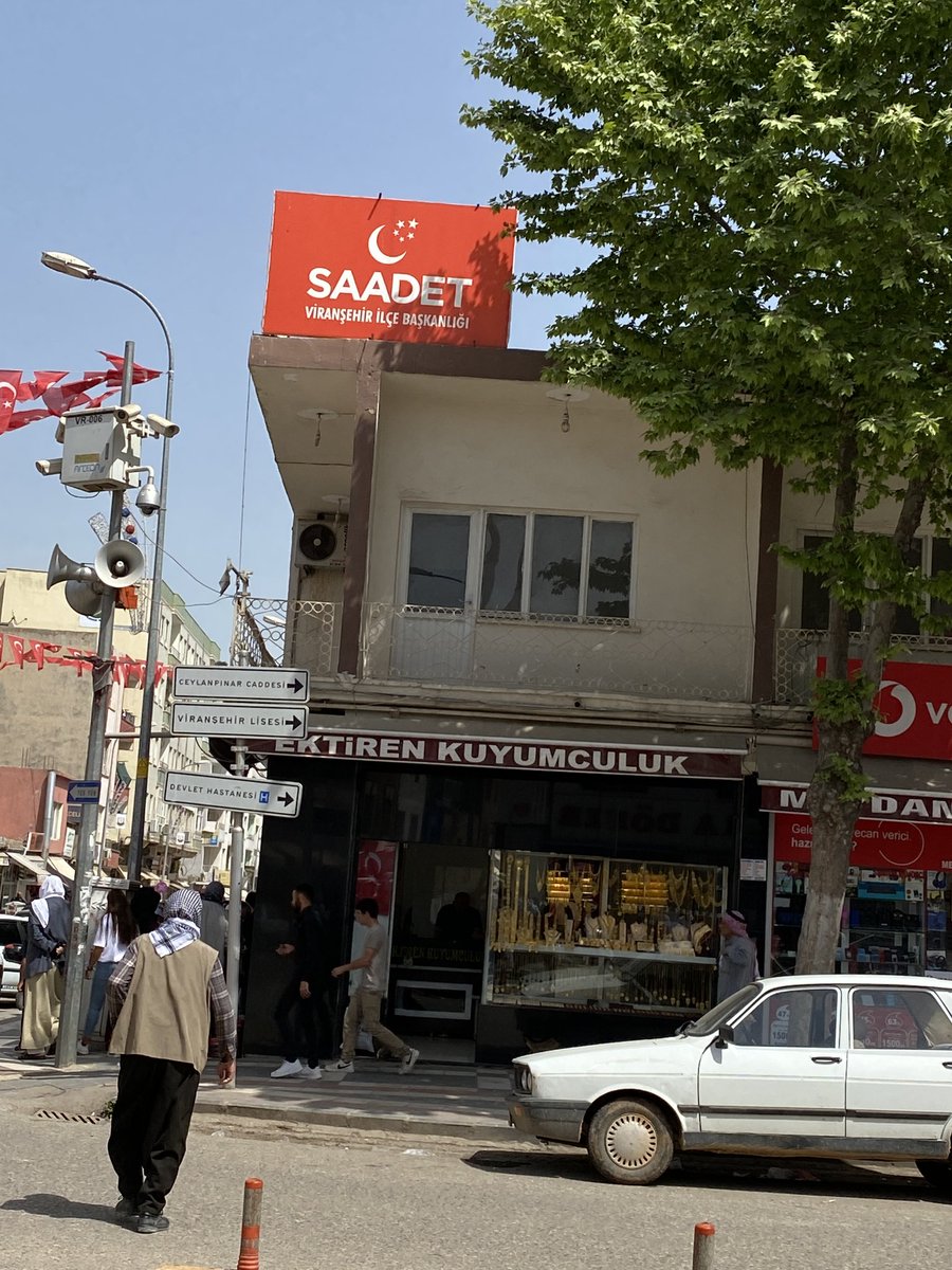 Elhamdülillah nerde Saadet Partisi Tabelasını görürsem huzurlu ve mutlu oluyorum <a href="/SaadetPartisi/">Saadet Partisi</a>