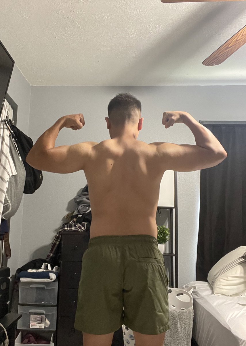 ucas7's tweet photo. Back gains . I suck at taking before pics lol https://t.co/f7OS0IW3wD