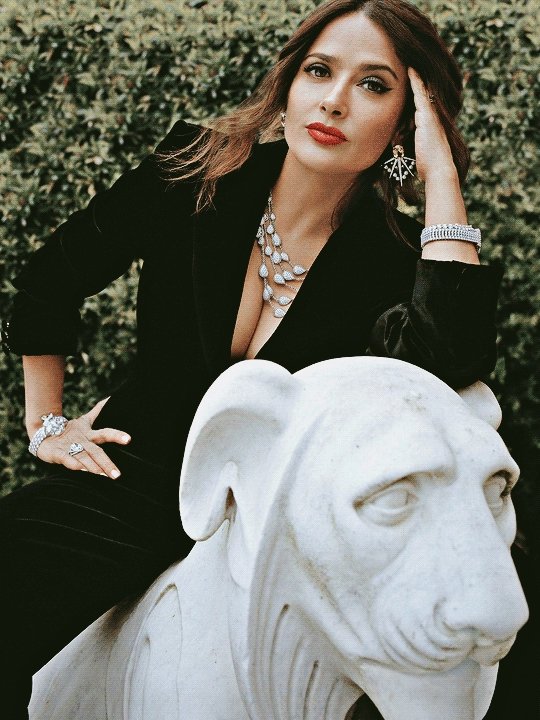 Oʟɪᴠɪᴀ ᴅᴇᴄɪᴅᴇᴅ ꜱʜᴇ'ᴅ ᴍᴀᴋᴇ ᴏɴᴇ ᴏꜰ ʜᴇʀ ɪɴᴄʀᴇᴅɪʙʟʏ ʀᴀʀᴇ ᴀᴘᴘᴇᴀʀᴀɴᴄᴇ'ꜱ ꜰᴏʀ Mᴏᴛʜᴇʀ'ꜱ Dᴀʏ.

Yᴏᴜ ᴄᴀɴ ᴀʟʟ ᴄᴀʟʟ ʜᴇʀ Mᴏᴍᴍʏ, ꜱʜᴇ ᴋɴᴏᴡꜱ ʏᴏᴜ ᴡᴀɴᴛ ᴛᴏ.