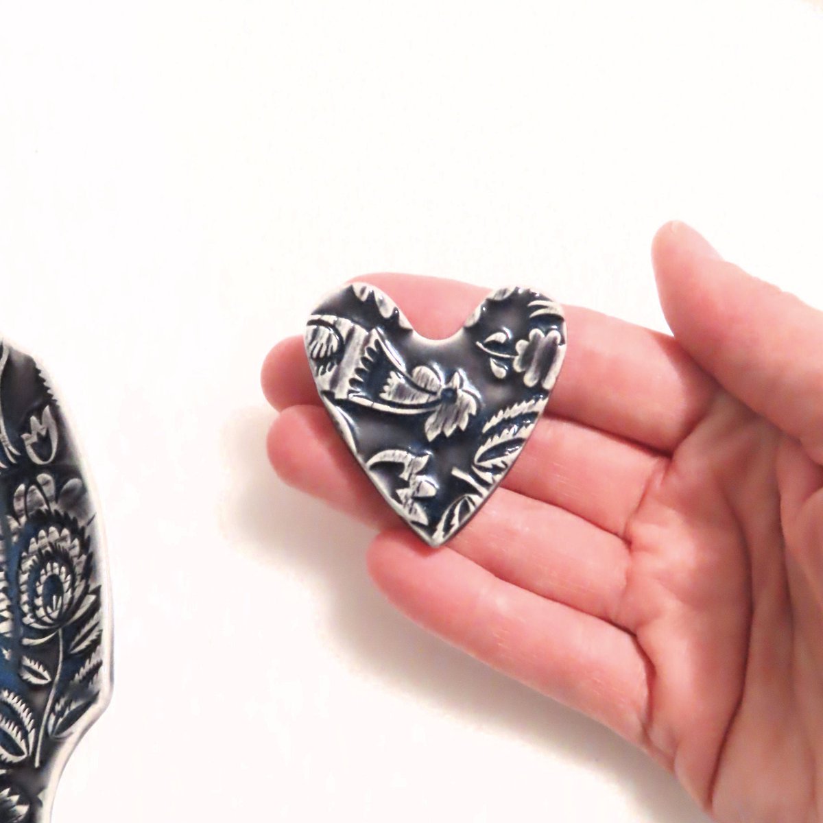 JKCJewelry's tweet photo. Rooster Heart Magnet, Blue Gray Pottery, Small Gift Idea, Refrigerator Magnet, Kitchen Décor https://t.co/uxY9tjTvN1 #ceramics #pottery #handmade #art #BlueMagnet https://t.co/thZohYWdYH