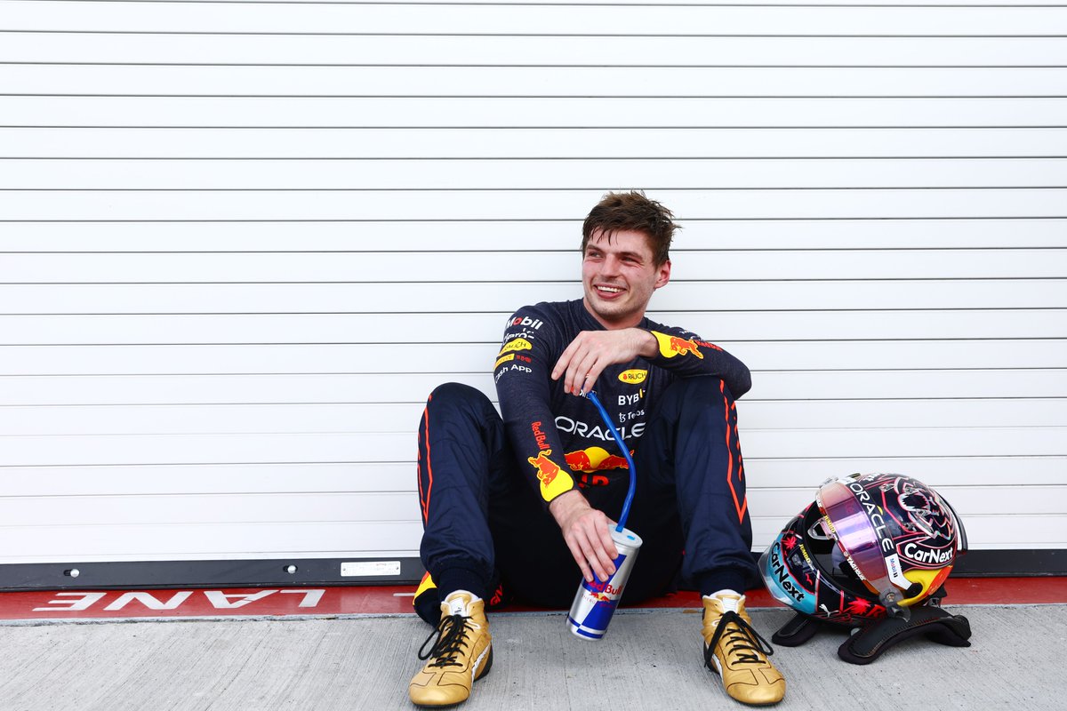 Alex_Racing1's tweet photo. Ce Verstappen clinique et chirurgical est ultra impressionnant. Il avait une opportunité sur Leclerc, il l'a saisi pour ensuite parfaitement gérer.

Gros succès, le 3ème de la saison, le 2ème de suite sur une Red Bull qui ne cesse de s'améliorer agressivement 👀 

#F1 #MiamiGP https://t.co/cq22BGPXAx