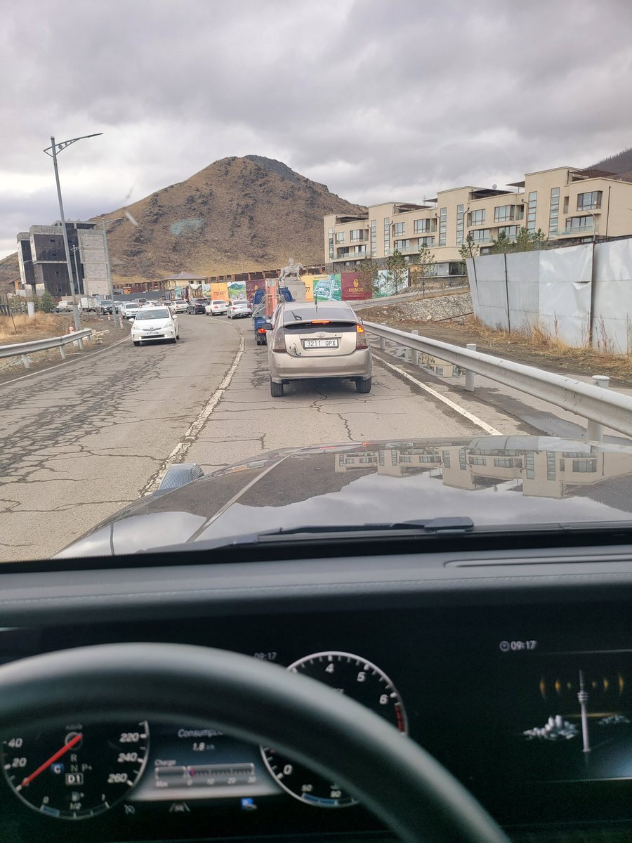 Буруу цагт ,буруу газар руу бензин авах гэж явчээ байна 🥲