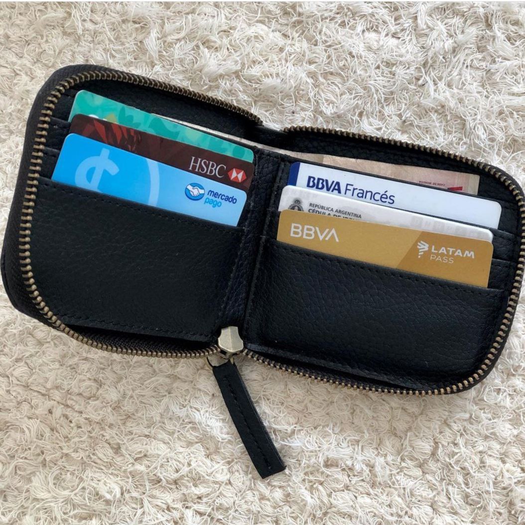 AccesoriosFefas's tweet photo. Billeteras en su versión clásica y pocket en color negro están disponibles 😉. 

📣HORARIOS DE ATENCIÓN: 
De lunes a viernes de 9hs a 12hs. Por la tarde es con cita previa.

Paga en hasta 3 cuotas sin interés 💳😀.

 #accesoriosdemoda #Descuentos #Tarjetas https://t.co/DHCxgbTme1