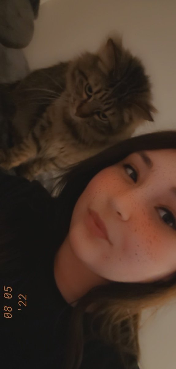 ProfessionalEt2's tweet photo. Sorry I'm bad at posting but I just got a new laptop I can play league of legends again https://t.co/MEeTsjIzkq