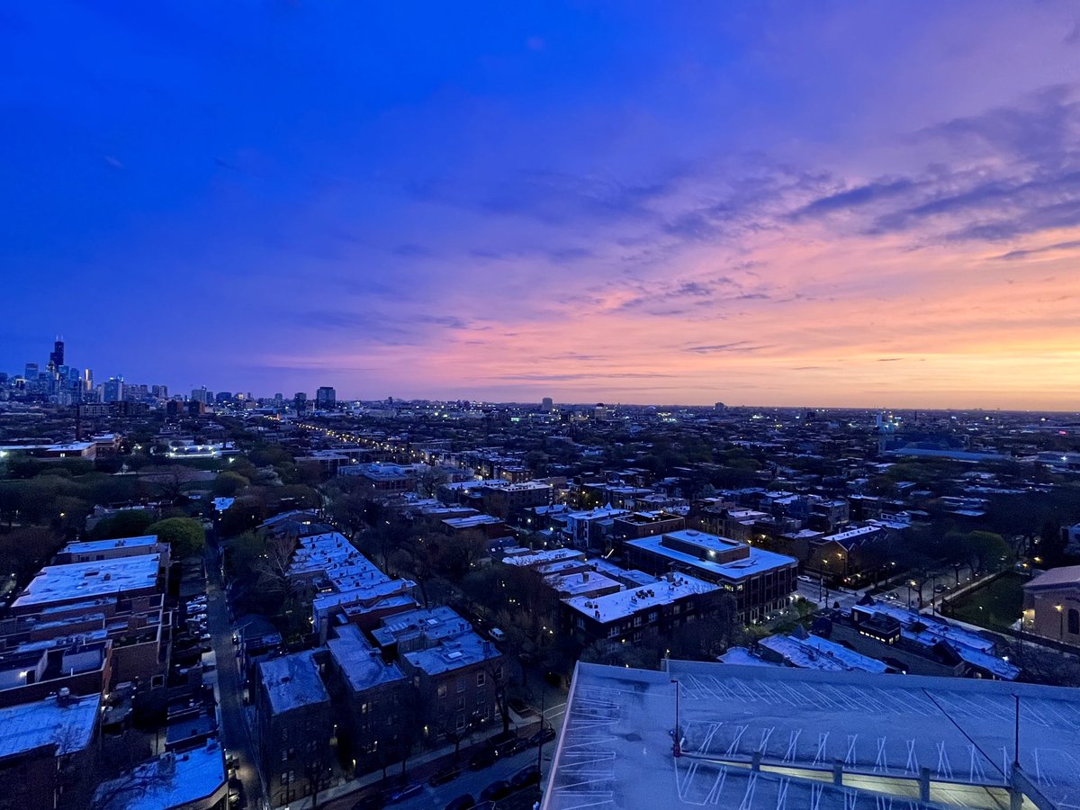 IlliniJen's tweet photo. Beautiful Motherโs Day sky this evening! ๐ #MothersDay2022 #ChicagoSunset https://t.co/W6z1FqpUnc