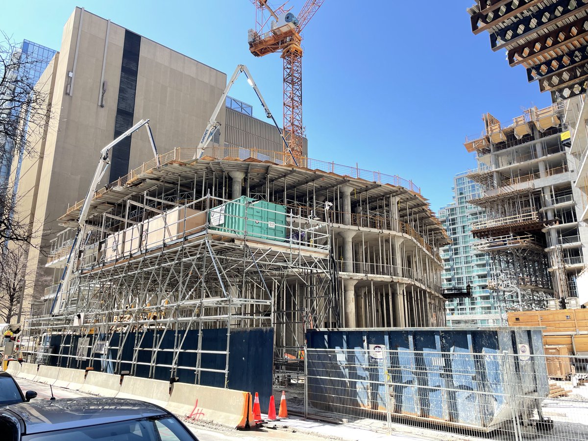 ClarkeStruthers's tweet photo. @LanterraDev Artists' Alley looking good. #officecondos #ownership #cre #forsale #discoverydistrict https://t.co/MJDF4O0lJe