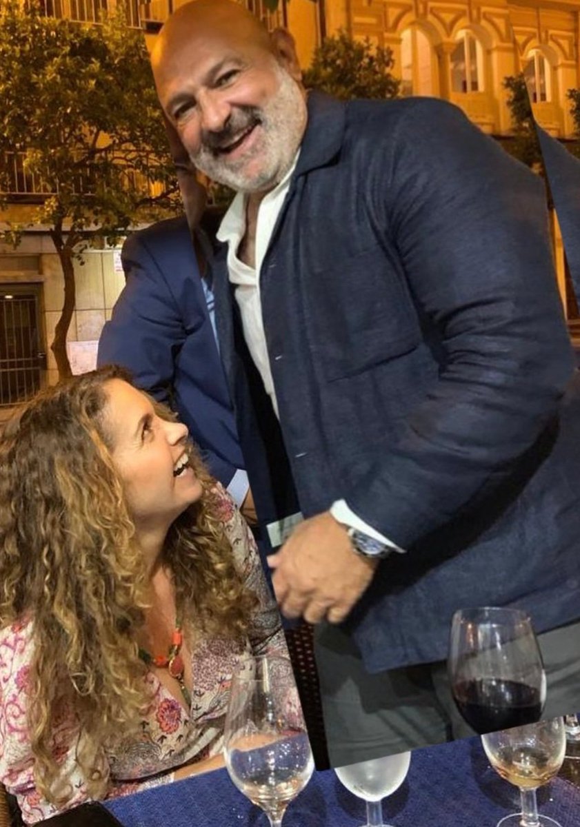 Marialucerina30's tweet photo. Quédate con alguien que te mire así ,tan lindo y hermoso como lo hace lucero a su novio, me encanta verla tan feliz, su felicidad es mi felicidad 💕 ✨️ 🥰❤️ @LuceroMexico #novioseternos https://t.co/IAaYFrPkvk