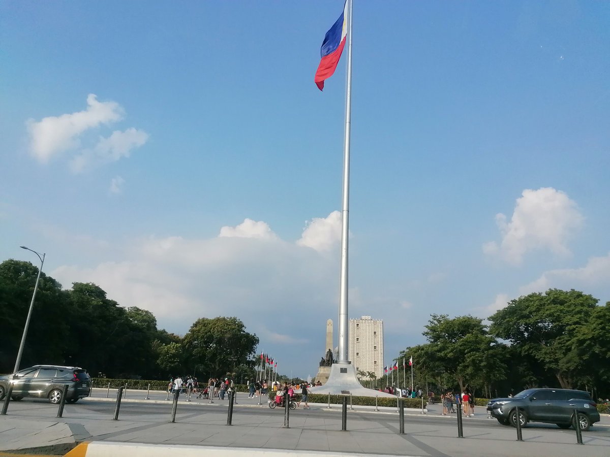 runningfatboy's tweet photo. If you take the different colors of our flag separately one cannot determine Philippines as a country. So all colors should be joined together to be determined as the Philippines' flag. We too as citizens must join all together to move forward as a country. https://t.co/7tpswLkXyQ