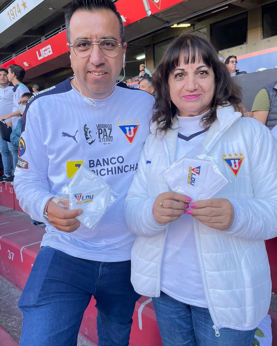 Hoy compartimos la emoción de estar en #ElMejorLugarDelMundo 🏟 

Disfrutamos juntos el 🆚 #LDUvs9OCT 

Somos una sola familia 

#TodosSomosDelMismoEquipo 
#LDUesports