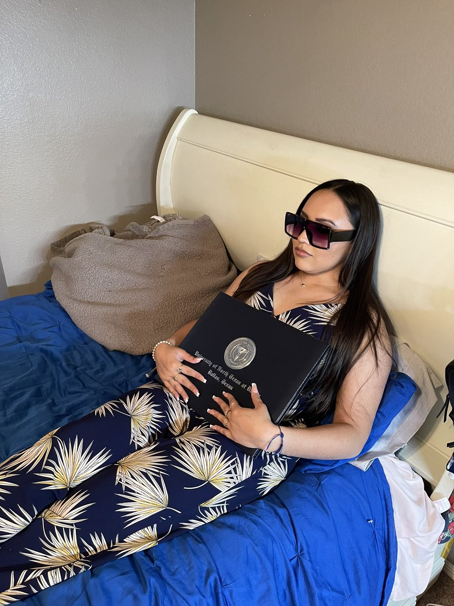 christyb99's tweet photo. MOOD 😮‍💨 #collegegrad https://t.co/oqo7CoTJQc