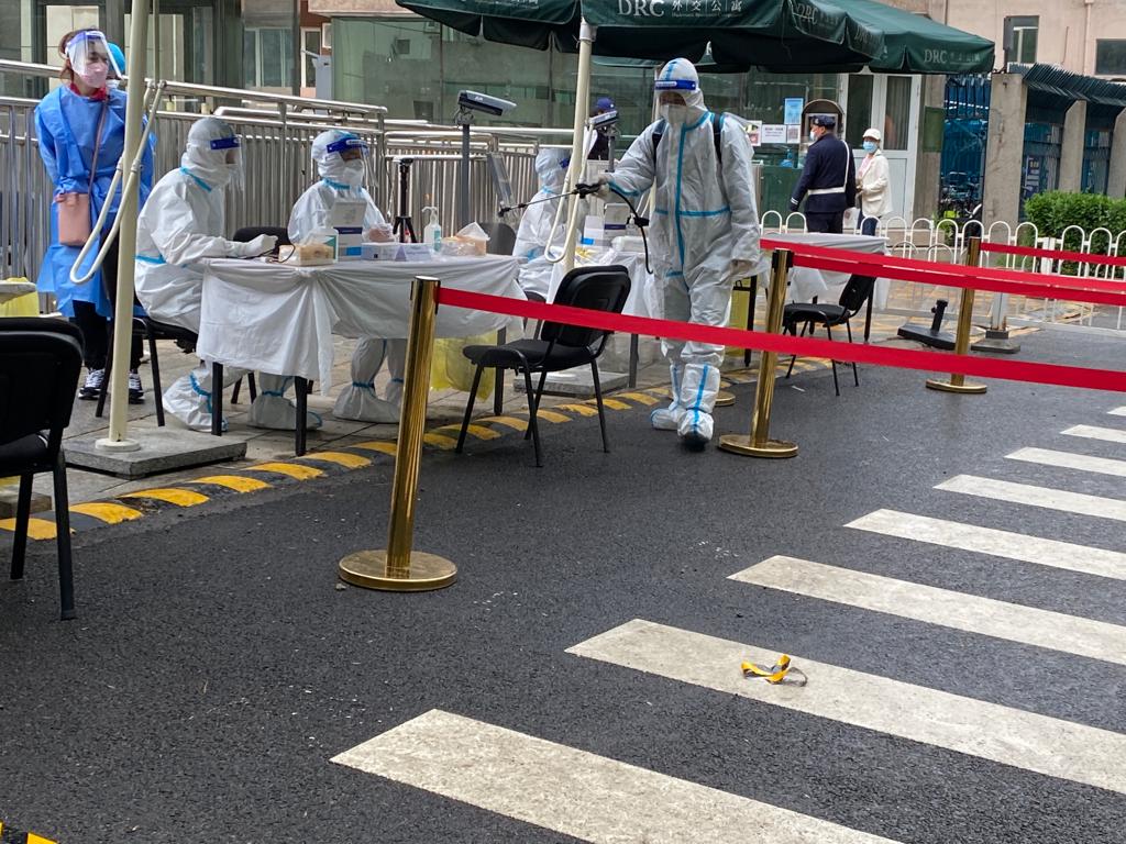PBSC_Beijing's tweet photo. Beijing doubles down on repeated nucleic acid tests, soft lockdowns to stamp out #COVID19 cases, central government concerned at grave employment situation.
https://t.co/lpDw3TOndM https://t.co/lSFP7k5PNJ