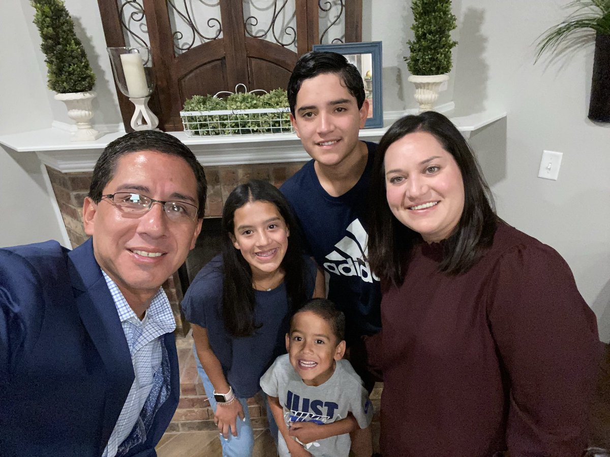 sdtorres's tweet photo. So proud of @Wesley_A_Torres for graduating with his Master’s Degree in Sports Administration. He has worked so hard the past two years all while working 50+ hours a week and chasing 3 kids! His work ethic and dedication is what makes him so successful! https://t.co/XXVywdg40l