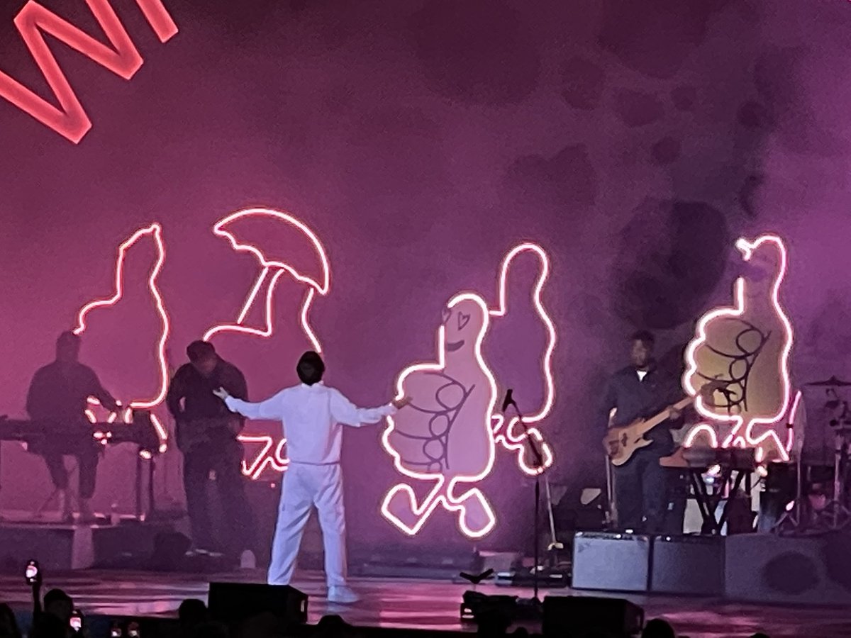 BMWRUNNE's tweet photo. Me when @rexorangecounty came out on stage https://t.co/4m9Osg26vQ