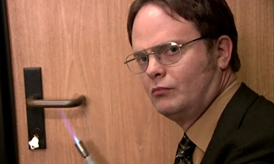 ALossForWords2's tweet photo. Yes, its the Dwight Schrute pic where he is heating up the door knob... https://t.co/cH646hW7gF