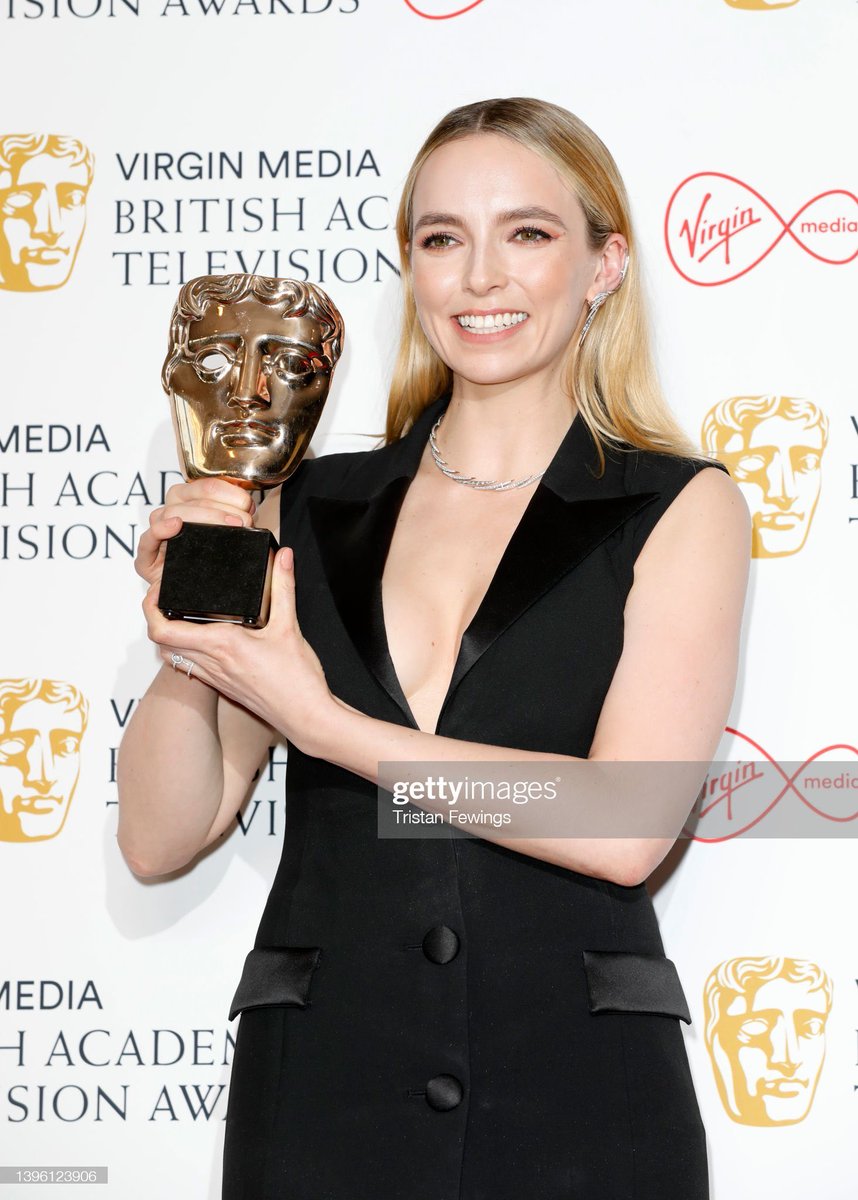 TechiRubi's tweet photo. Wow finally my day is complete now💕❤️❤️💃💃💃💃💃💃💃💅🏻💅🏻I was hoping she would win and she did . Well deserved my love Miss Jodie Marie Comer💃 So happy and proud!!!!!

#Baftas2022 #jodie #Jodiecomer https://t.co/oZNPb5aRHp