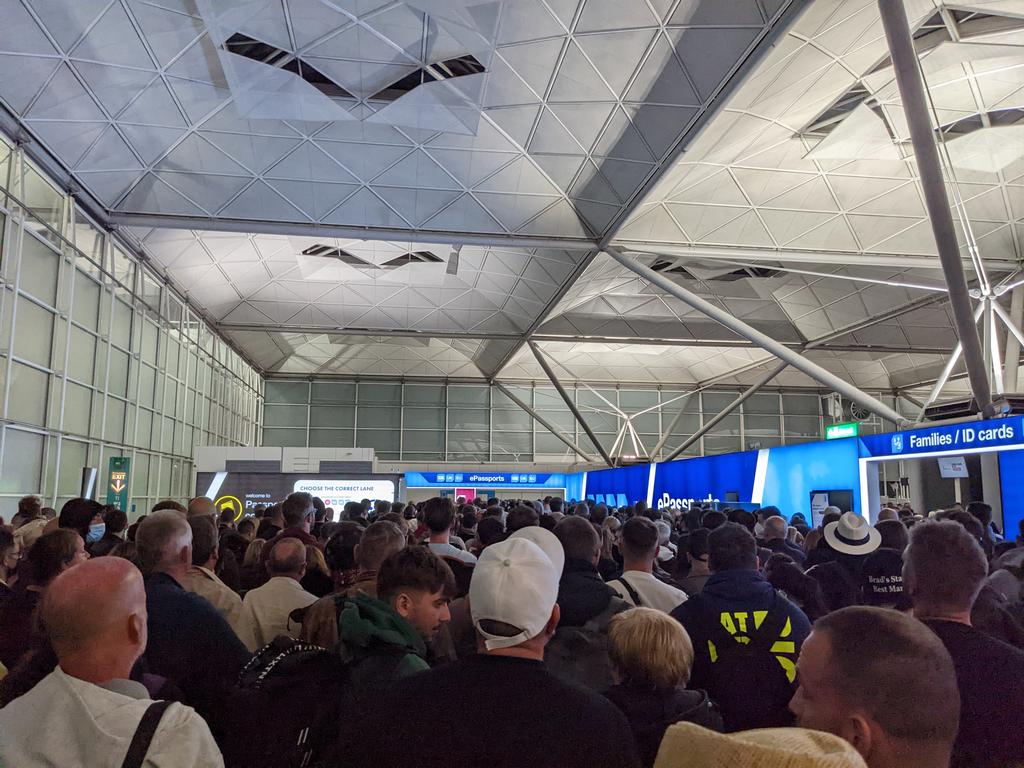 Spir4l_'s tweet photo. And the worst airport award goes to: @STN_Airport 

2 and a half hours to go through passport control, terribly long queues and I wonder if this is safe at all other than unbearable

Only Gatwick and Heathrow now on https://t.co/XRrHZaELZt