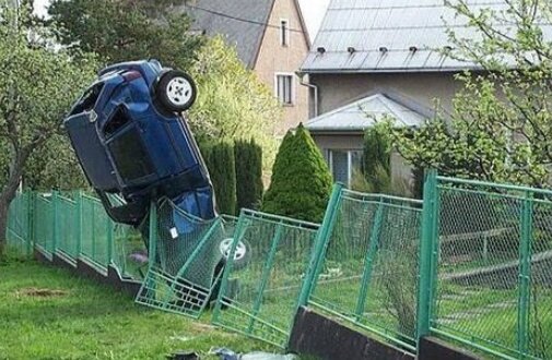 matibay tibay yung bakod ko, kahit kotse walang sinabi. /j para kay mama.