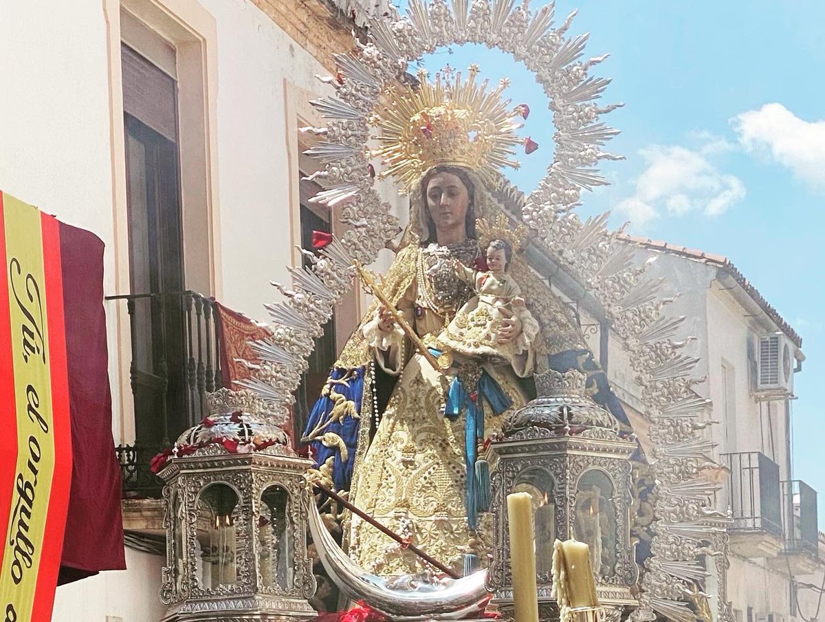 ProtCivilRonda's tweet photo. 🔸En la mañana de hoy, ha salido en procesión en su 75 aniversario de su coronación canónica la patrona de nuestra ciudad Ntra. Señora de la Paz de #ronda. Donde se ha prestado servicio preventivo durante su cortejo, realizado varias asistencias sanitarias leves.  #prevencion https://t.co/mwwSBSgmOb
