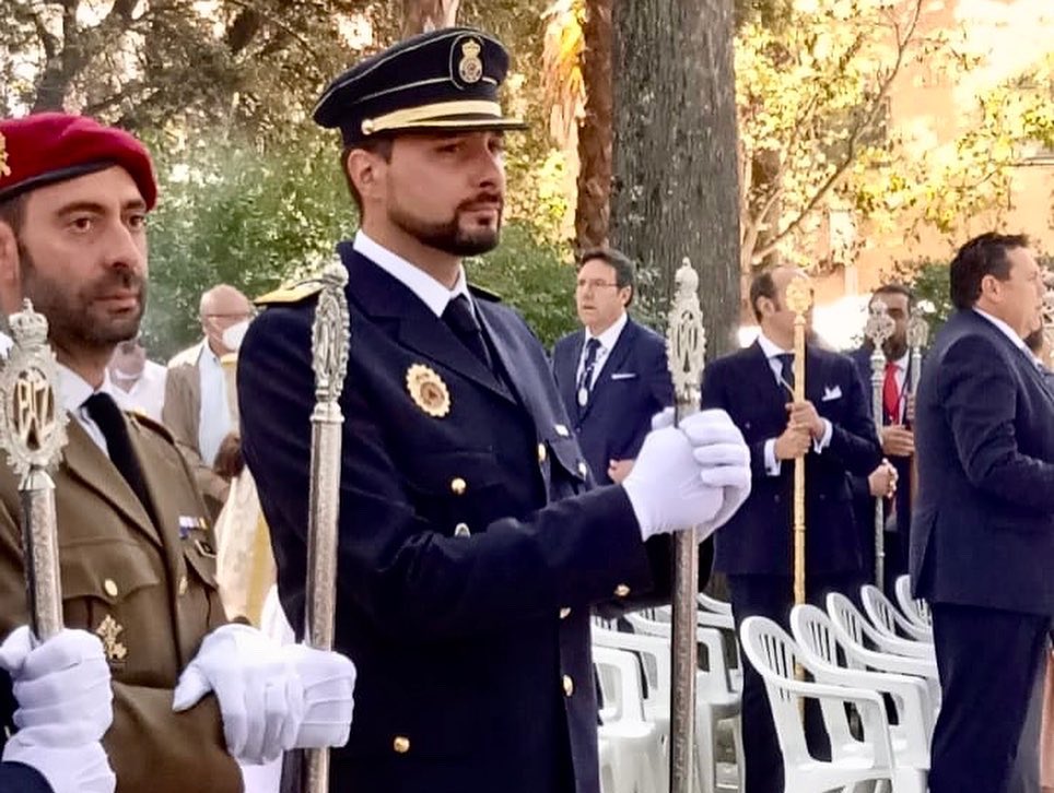 ProtCivilRonda's tweet photo. 🔸En la mañana de hoy, ha salido en procesión en su 75 aniversario de su coronación canónica la patrona de nuestra ciudad Ntra. Señora de la Paz de #ronda. Donde se ha prestado servicio preventivo durante su cortejo, realizado varias asistencias sanitarias leves.  #prevencion https://t.co/mwwSBSgmOb
