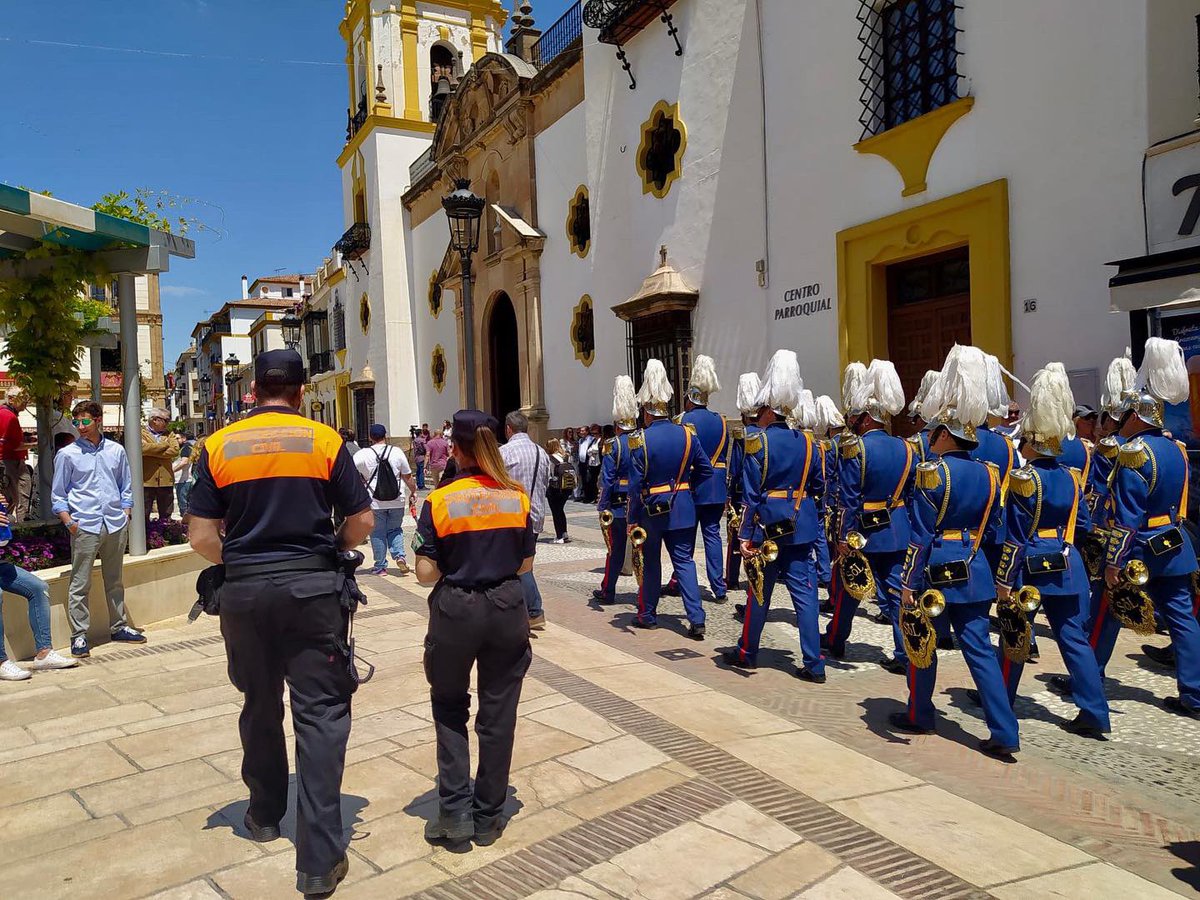 ProtCivilRonda's tweet photo. 🔸En la mañana de hoy, ha salido en procesión en su 75 aniversario de su coronación canónica la patrona de nuestra ciudad Ntra. Señora de la Paz de #ronda. Donde se ha prestado servicio preventivo durante su cortejo, realizado varias asistencias sanitarias leves.  #prevencion https://t.co/mwwSBSgmOb