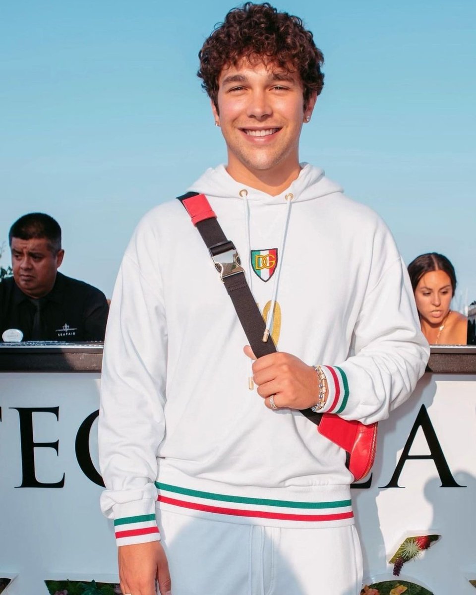AustinMEsp's tweet photo. "@Patron y @Future es una mezcla excepcional! #patronpartner 👑
Album en camino!!"
Austin Mahone via Instagram. https://t.co/ec4wlEnCcV