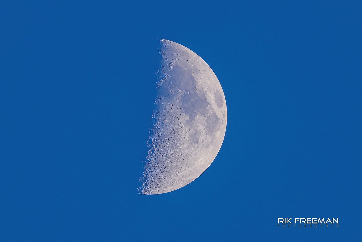 rickfr01's tweet photo. Tonights Moon.
Captured at @Leasowes_Park In #Halesowen just before sunset.
@CanonUKandIE @Benbo_UK @MoonHour321 @SES_Satellites #Moon #liveforthestory https://t.co/Ucwn47rUxk