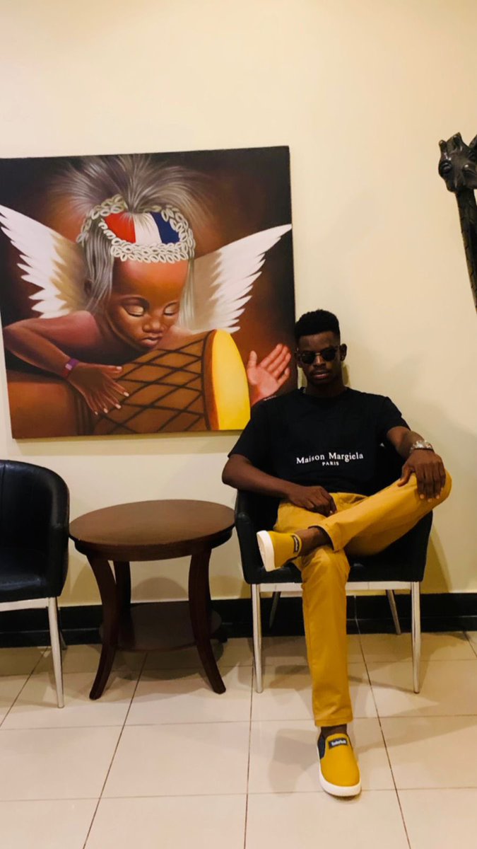 RetroSiafa's tweet photo. I need someone to break my heart, because I’m enjoying too much serenity🤍😂😂
#Retro 
#Weekendmoves 
#Entrepreneur 
#softlifematters https://t.co/KBk1exA4NY