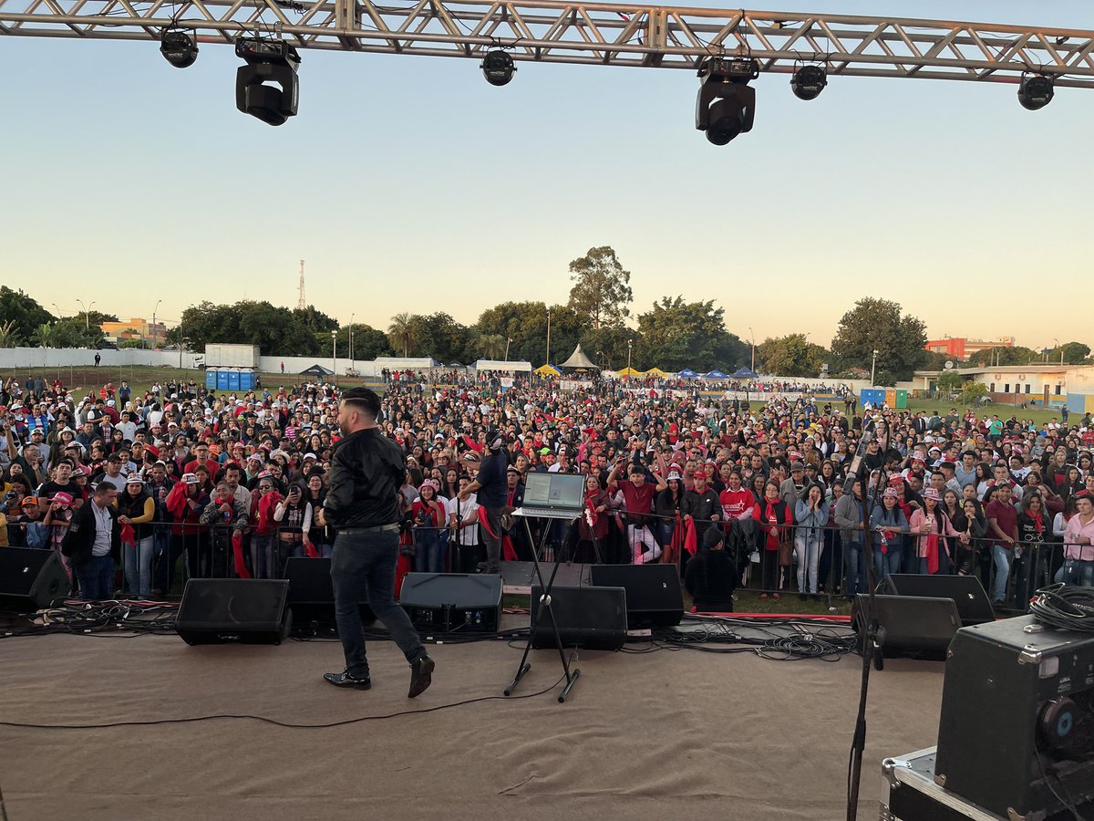HVelazquezPy's tweet photo. Todo listo en el Club Sportivo Obrero de Pedro Juan Caballero para el gran acto de lanzamiento del futuro Gobernador de Amambay @JuanchoDip, el próximo Diputado Nacional, Lalo Gomes y el seguro Senador Nacional, Natalicio Chase. ¡Les esperamos vía Facebook Live! #AmambayConHugo https://t.co/QwiUTpbwqv
