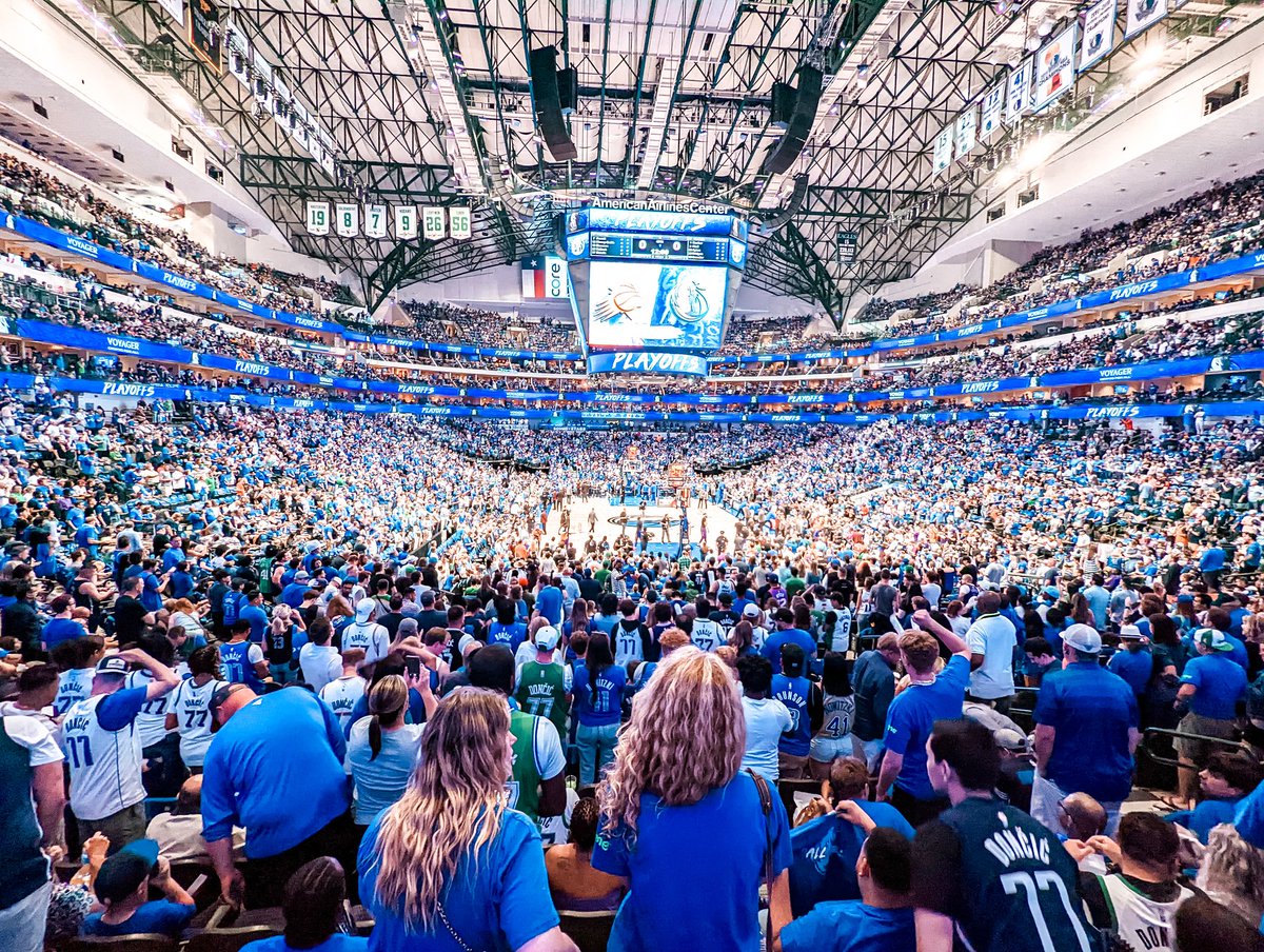 TFTCabbage's tweet photo. I love Mavs energy, I'm losing my voice #Mavs https://t.co/4SCJcPusfi