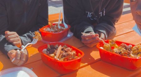 surleSofa's tweet photo. On s’est bien régalé! 😋 #PoutineFest #TeamPoutine https://t.co/LYINzOx9AW
