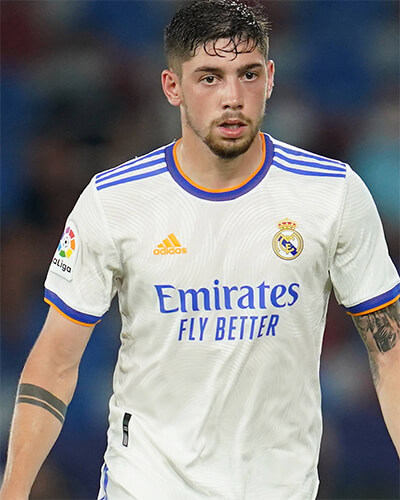 dgilabertb's tweet photo. @jpedrerol El centrocampista más en forma en la actualidad del @realmadrid es @fedeevalverde. Tiene el toque de @lukamodric10, la recuperación de @Casemiro y el tiro de @ToniKroos.
VALVERDE TITULAR SI O SI EN LA FINAL DE #finalPARIS. https://t.co/zWhKote0cH