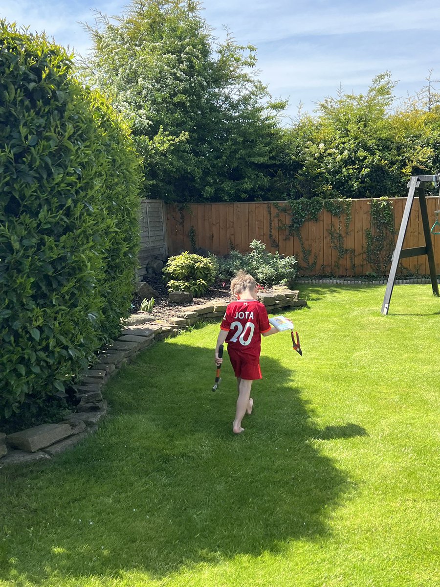 beckyridley's tweet photo. Rapha proved to be very ‘useful’ today in the garden as we added to our 🌿 collection whilst under the glorious sunshine ☀️@TranbyReception https://t.co/V6gD9TphHN