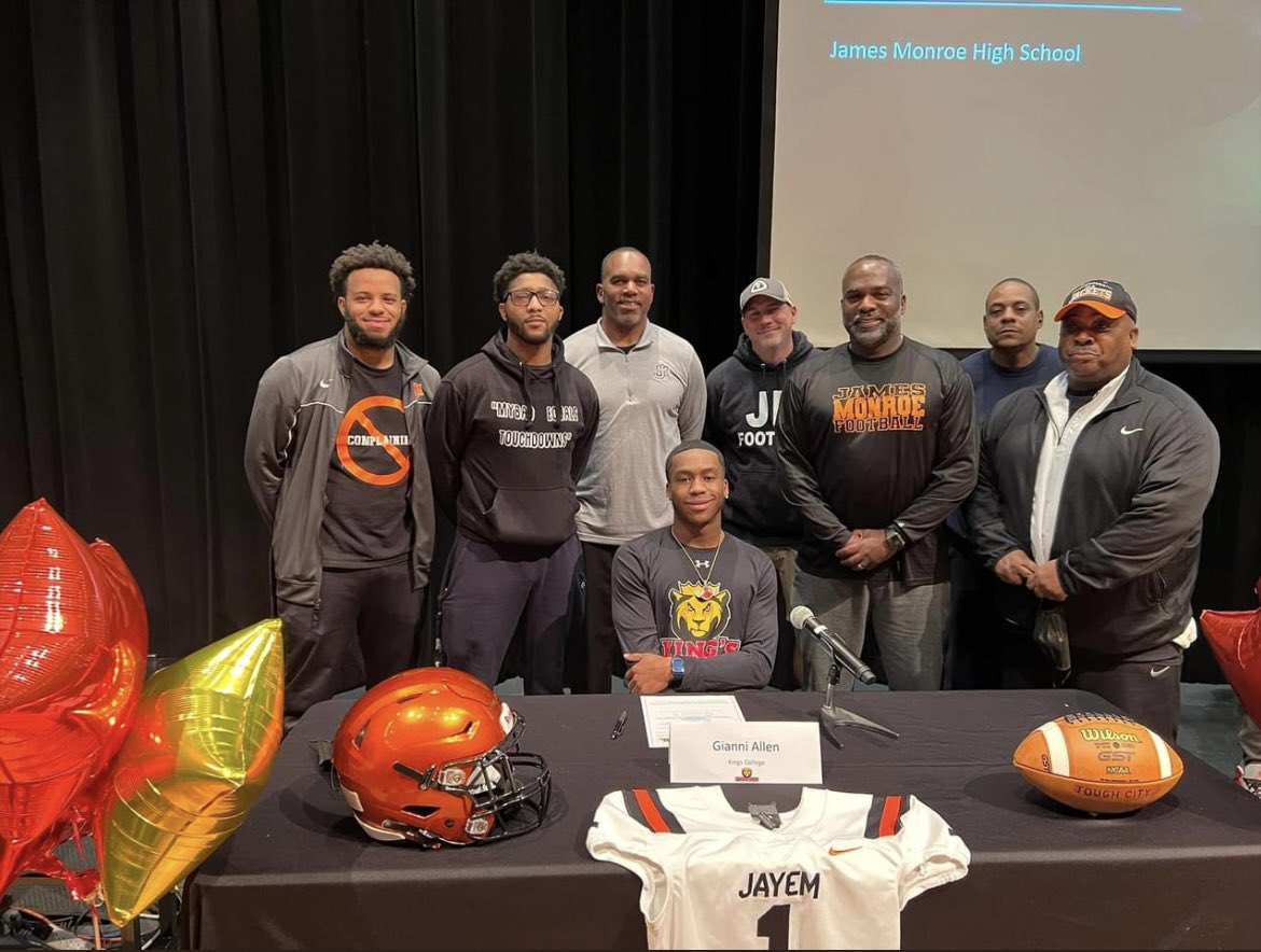Going down memory lane..I’m going to miss playing for these great men🥲I wanna thank every one of them for pushing me to be a better player/young man 24/7 #ForeverTCB❤️ <a href="/georgecoghill48/">George Coghill</a> <a href="/_JunieDaCoach/">COACH_JUNIE .</a> <a href="/adcoghill3/">Antonio Coghill</a> <a href="/CoachBridi/">David Bridi</a>