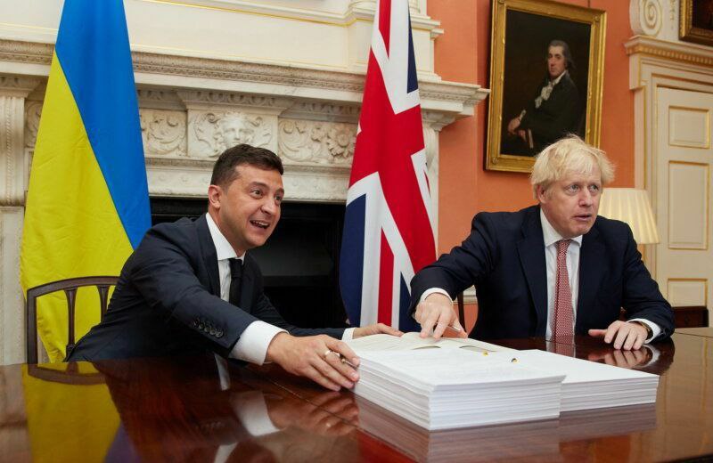 bpchillers's tweet photo. Britain will provide an extra 1.3 billion pounds ($1.6 billion) in military support to Ukraine to help the country defend against Russian forces. #Britain https://t.co/eVEaX9uJSm