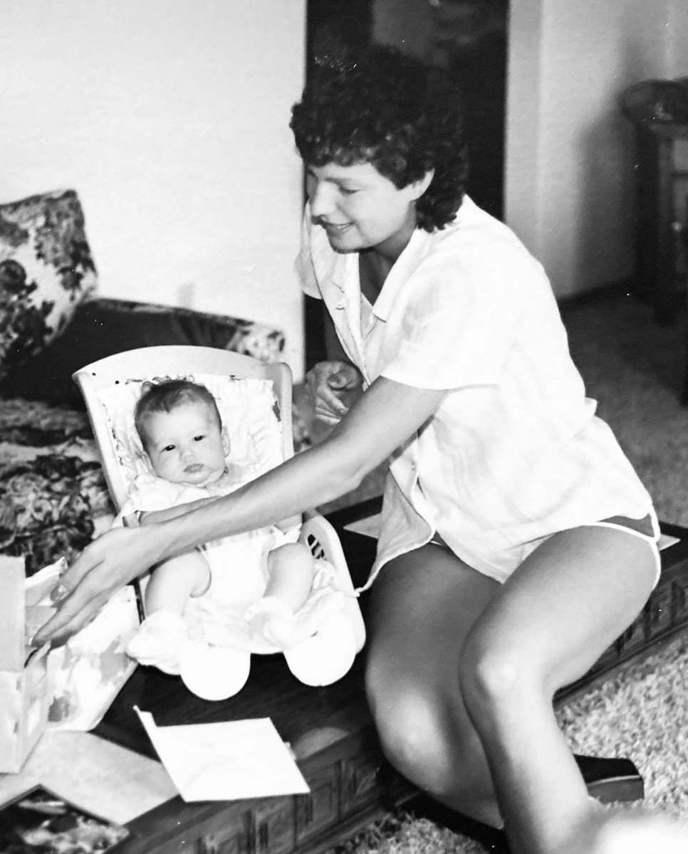 📲 emily vancamp via instagram