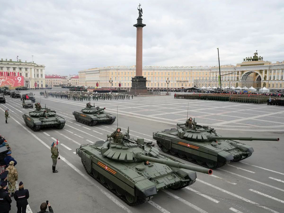 bpchillers's tweet photo. Russians will celebrate Victory Day on Monday, an annual event to mark the Soviet Union's defeat of Nazi Germany in World War II. https://t.co/dLXVDuHw7P