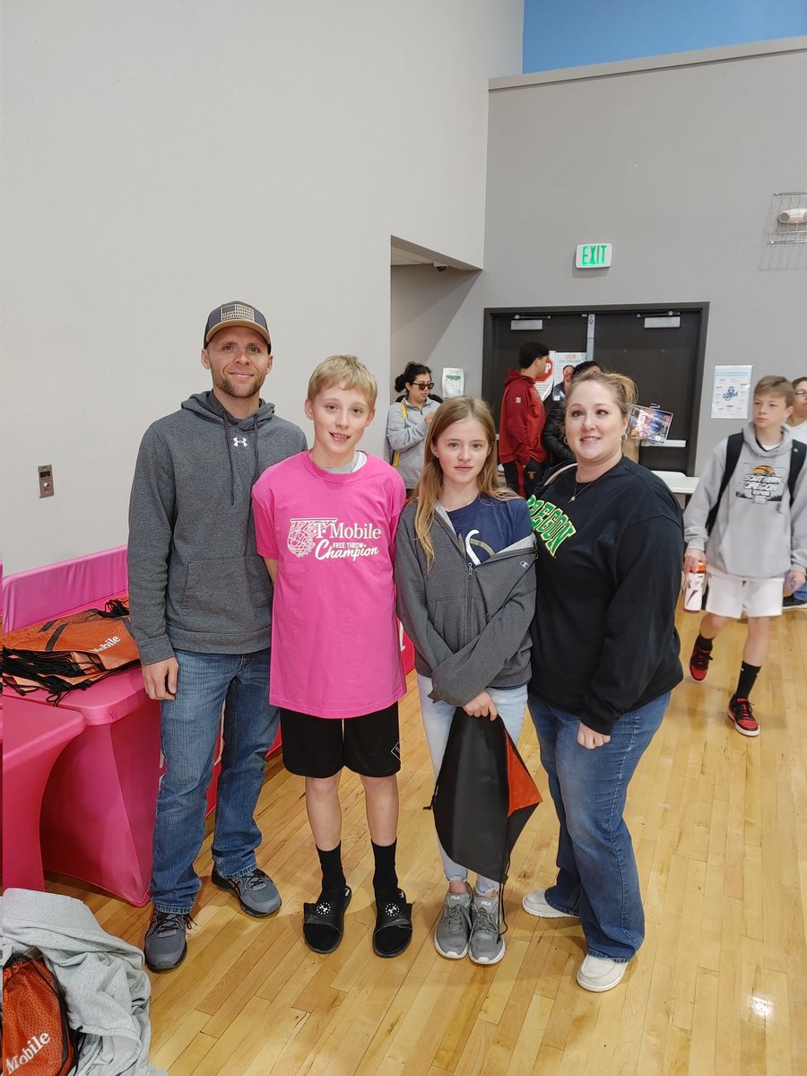dennison_derek's tweet photo. Some very hard won grand prizes given away today!! Well done!! Posting some winners here! #MedfordKidsUnlimited #TMobileCommunity #HardWorkGreatRewards @DerrickSeay1 @EdgarArsenal541 @antosh_cole https://t.co/7MTHjNaEtR
