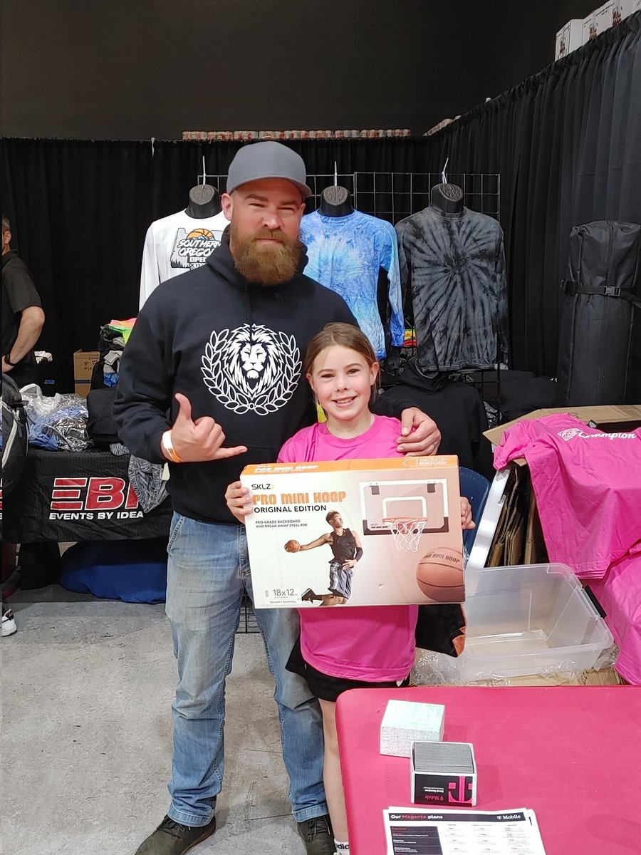dennison_derek's tweet photo. Some very hard won grand prizes given away today!! Well done!! Posting some winners here! #MedfordKidsUnlimited #TMobileCommunity #HardWorkGreatRewards @DerrickSeay1 @EdgarArsenal541 @antosh_cole https://t.co/7MTHjNaEtR