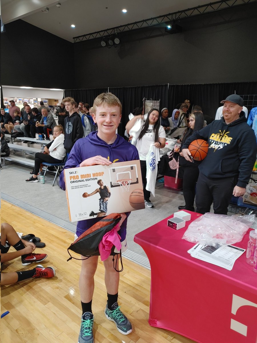 dennison_derek's tweet photo. Some very hard won grand prizes given away today!! Well done!! Posting some winners here! #MedfordKidsUnlimited #TMobileCommunity #HardWorkGreatRewards @DerrickSeay1 @EdgarArsenal541 @antosh_cole https://t.co/7MTHjNaEtR