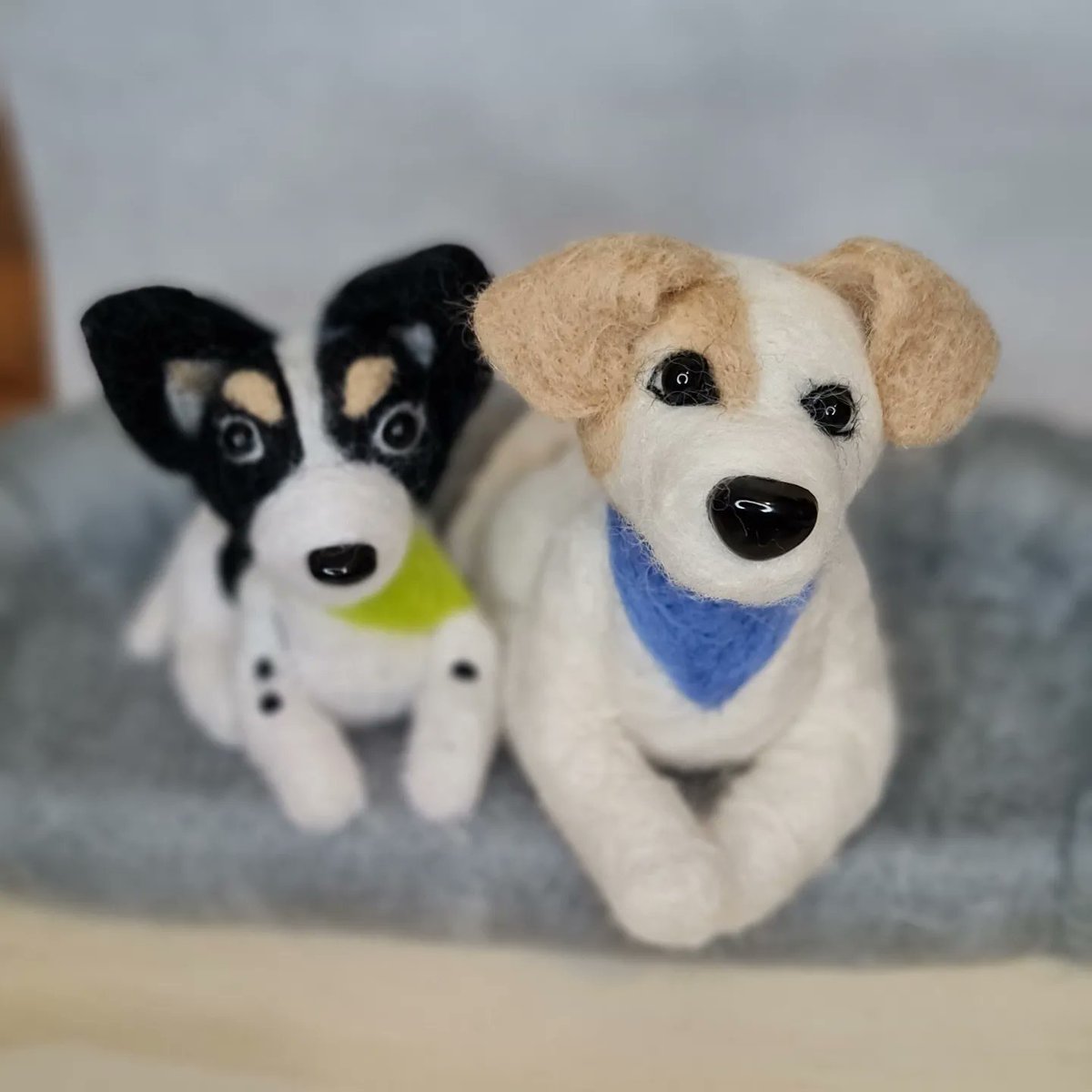 fullerfelts's tweet photo. Some cute needle felted dogs I made. I also needle felted the little sofa. It meant the world to be able to make this for a friend. #needlefelting #crafts #create #socute #dogs #dogsoftwitter #sofa #handmade #wool #roving #SmallBusiness https://t.co/B0Grhc97SK