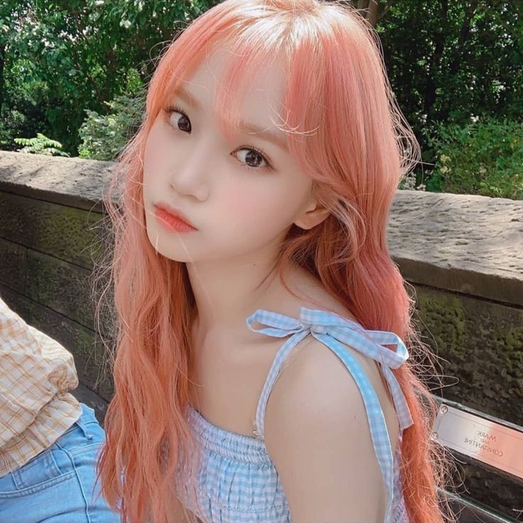 WE miss pink chaewon </3