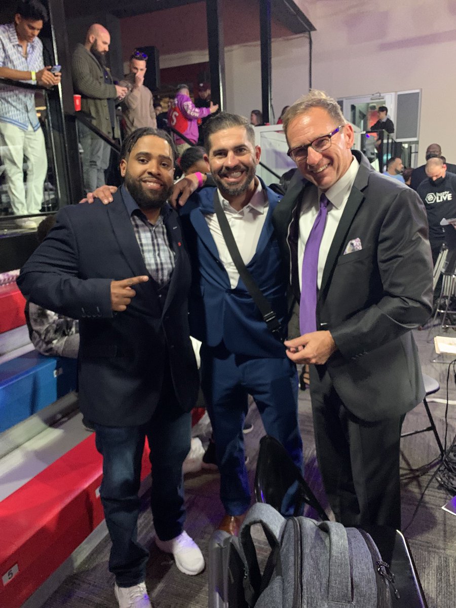 joeswisstilley's tweet photo. Had an absolute blast calling the fights with The Canadian Kid @stevemolitor1 and #Francis at Owl’s Nest last night. Great job by Red Boxing and @buzztv_live
Congratulations to Zsolt Daranyi, Adrian Bembridge, Mathusan Mahindas and Bonnie Hunter! #RedOwl #Boxing https://t.co/s6GYrF8aXN