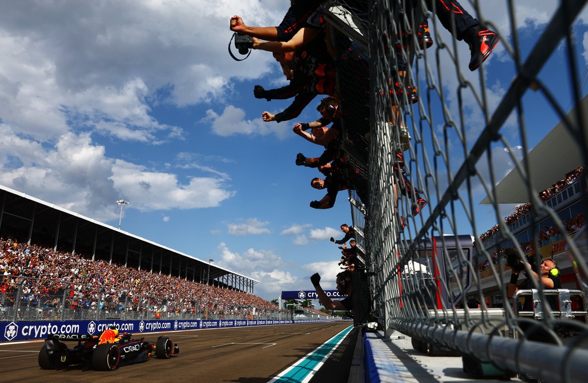 fra_menna96's tweet photo. #Verstappen vince il #MiamiGP! Secondo #Leclerc e terzo #Sainz. Che battaglia tra #Hamilton e #Russell. Ecco la sintesi della gara!

https://t.co/QwvRu7uoqA

#Formula1 #f1 #skymotori #skysportf1 #ferrari #RedBull https://t.co/AA5zHXuPzp