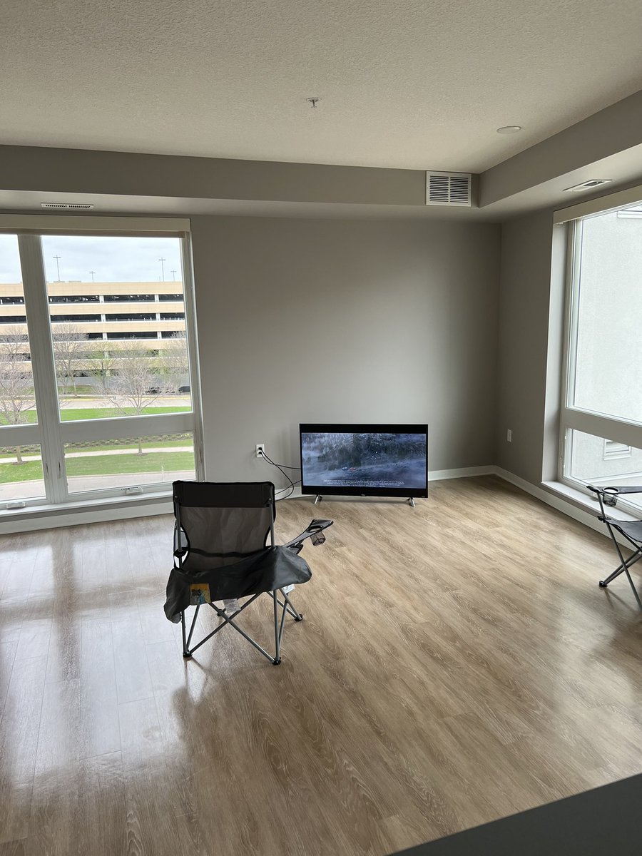TrillGary's tweet photo. Dudes really have this as their living room and be okay with it😂🤣 https://t.co/GsFE0qDzxk