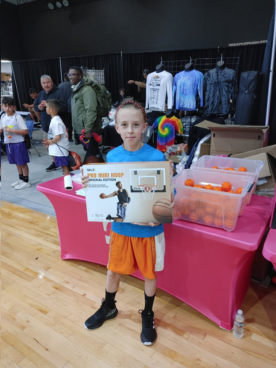 dennison_derek's tweet photo. Well done everyone at the #MedfordKidsUnlimited Free Throw Contest. Great work!! More Grand Prize Winners here!! #CantStopWontStop #TMobileLeaderIn5G @DerrickSeay1 @EdgarArsenal541 @antosh_cole https://t.co/L3yEdACSNz